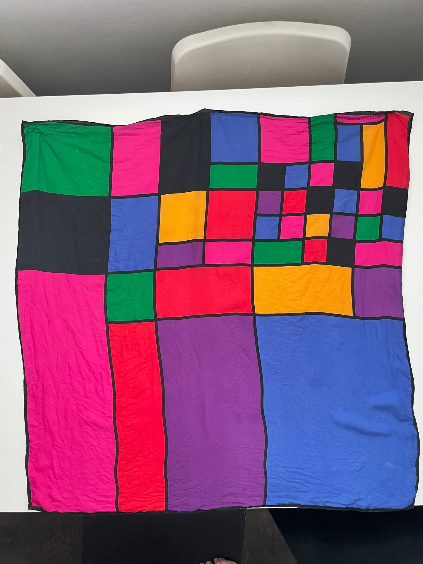 100% silk scarf - Adrienne Vittadini