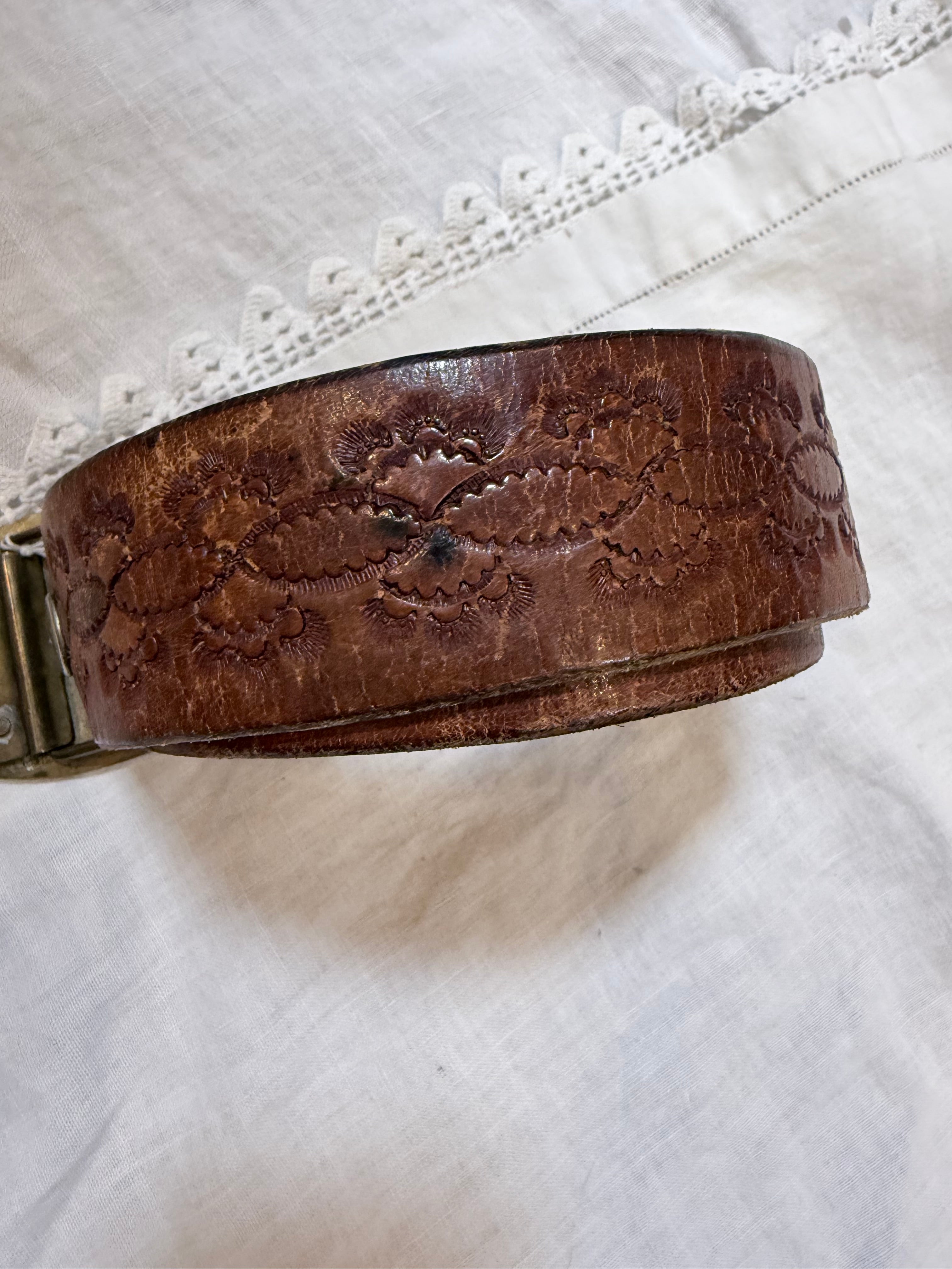 Leathr belt with sail boat belt bucke