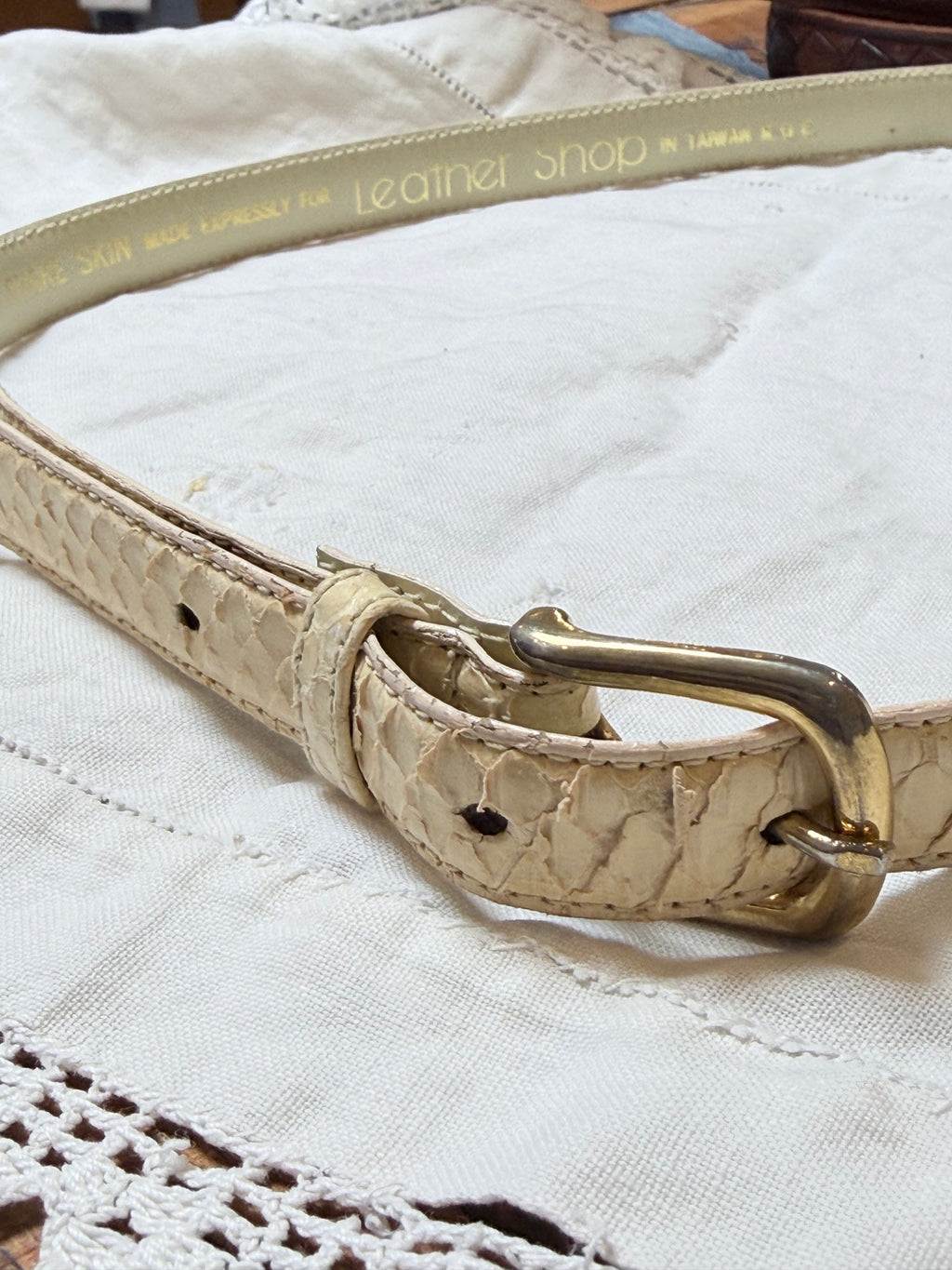 Vintage cream snakeskin skinny belt